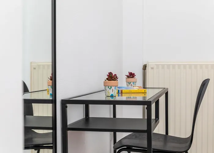 Manouk's - Two Bedroom Апартаменты