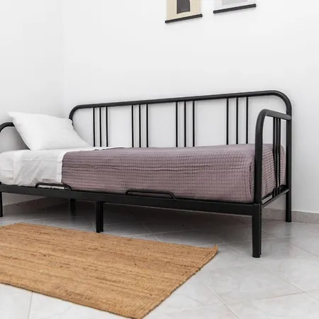 Manouk's - Two Bedroom Apartament