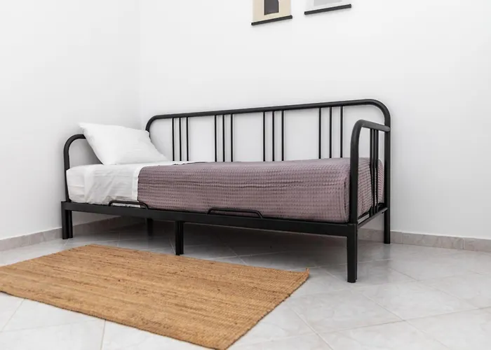 Manouk's - Two Bedroom Apartament