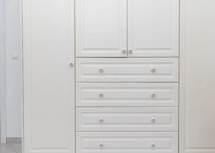 Manouk's - Two Bedroom Apartament